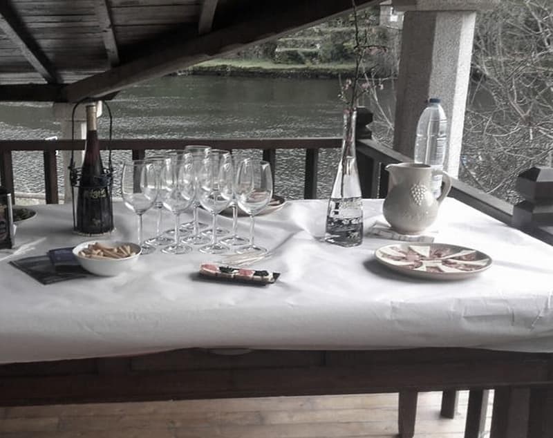 Cómo sorprender a tus amigos con un maridaje original con los vinos de Pilares de Belesar